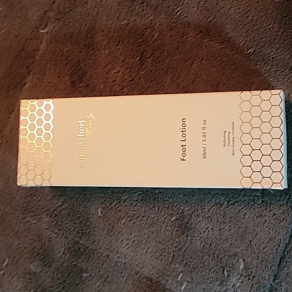 Empow(her) Beauty Foot Lotion - Picture 1 of 3